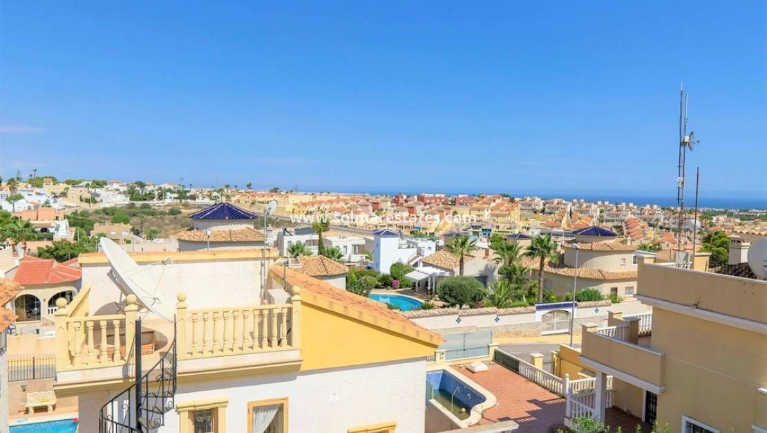 3 chambre Villa/Maison à vendre à Villamartin avec piscine - 390 000 € (Ref: 10165358)