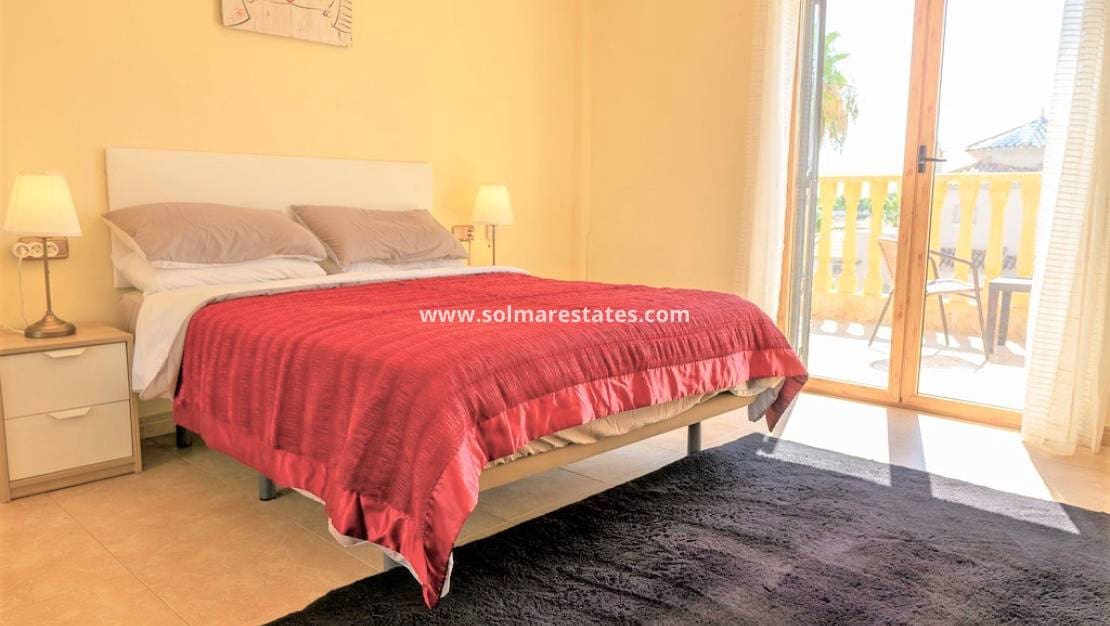 3 chambre Villa/Maison à vendre à Villamartin avec piscine - 390 000 € (Ref: 10165358)