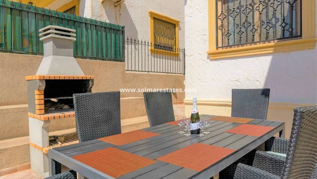 3 chambre Villa/Maison à vendre à Villamartin avec piscine - 390 000 € (Ref: 10165358)