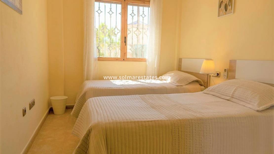 3 chambre Villa/Maison à vendre à Villamartin avec piscine - 390 000 € (Ref: 10165358)