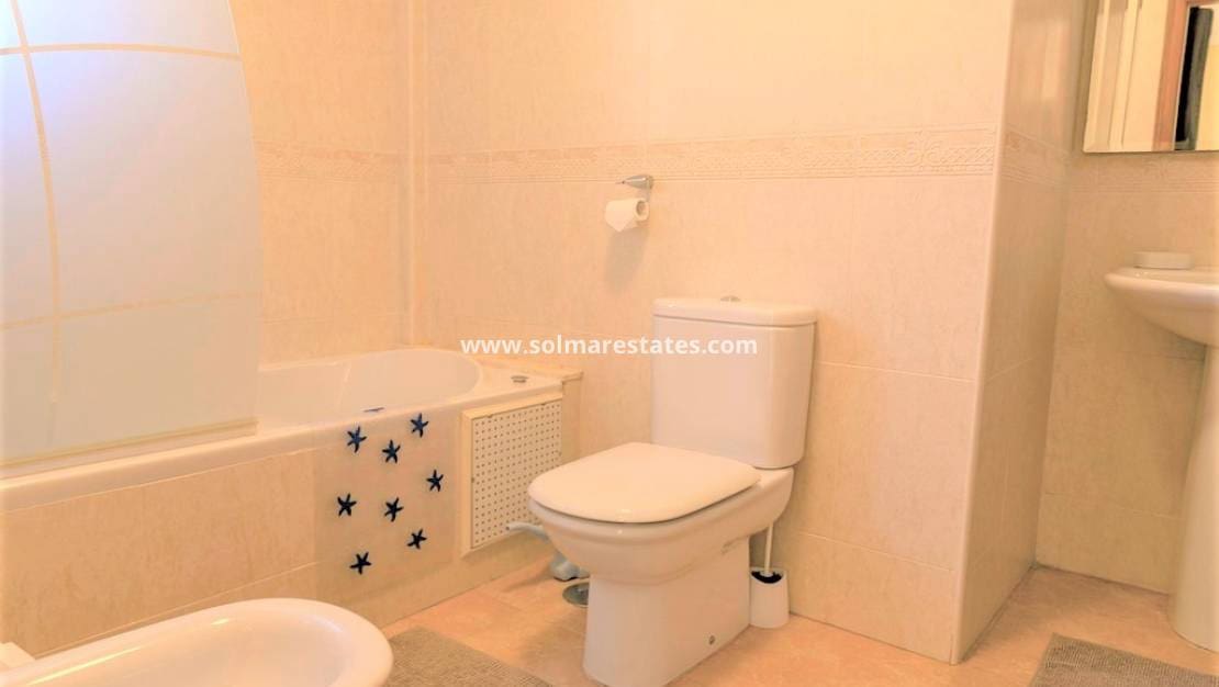 3 chambre Villa/Maison à vendre à Villamartin avec piscine - 390 000 € (Ref: 10165358)