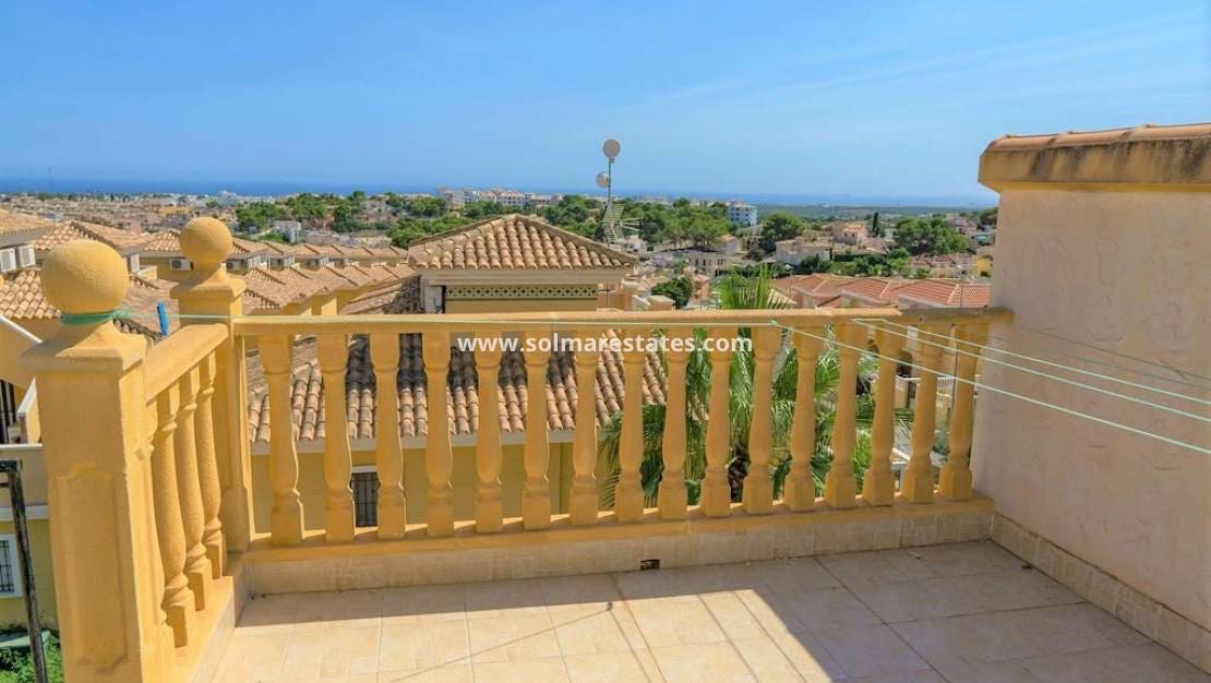 3 chambre Villa/Maison à vendre à Villamartin avec piscine - 390 000 € (Ref: 10165358)
