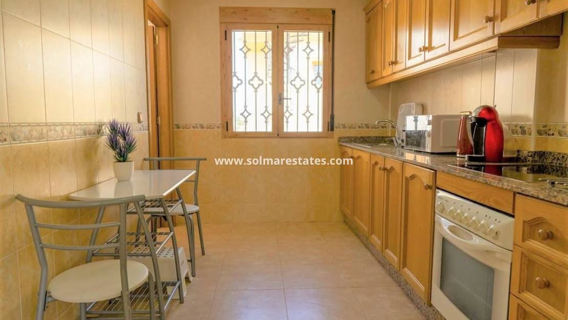 3 chambre Villa/Maison à vendre à Villamartin avec piscine - 390 000 € (Ref: 10165358)