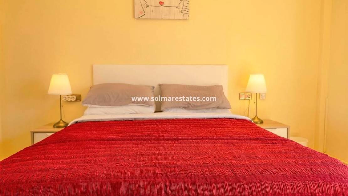 3 chambre Villa/Maison à vendre à Villamartin avec piscine - 390 000 € (Ref: 10165358)