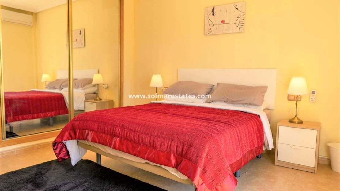 3 chambre Villa/Maison à vendre à Villamartin avec piscine - 390 000 € (Ref: 10165358)