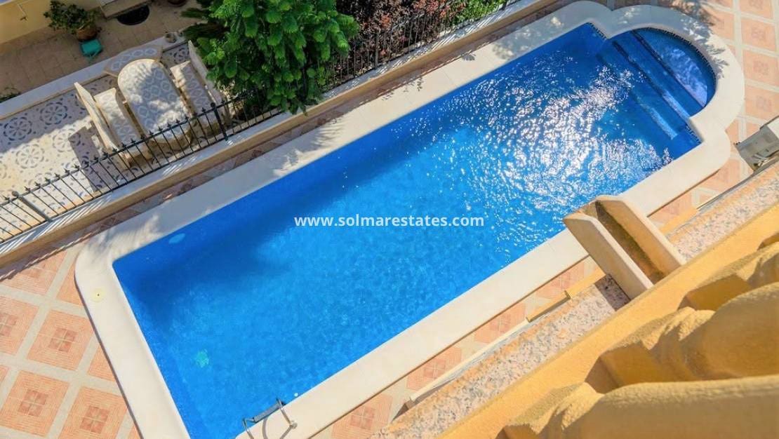 3 chambre Villa/Maison à vendre à Villamartin avec piscine - 390 000 € (Ref: 10165358)