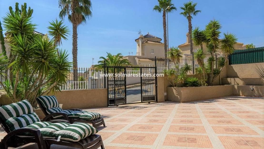 3 chambre Villa/Maison à vendre à Villamartin avec piscine - 390 000 € (Ref: 10165358)