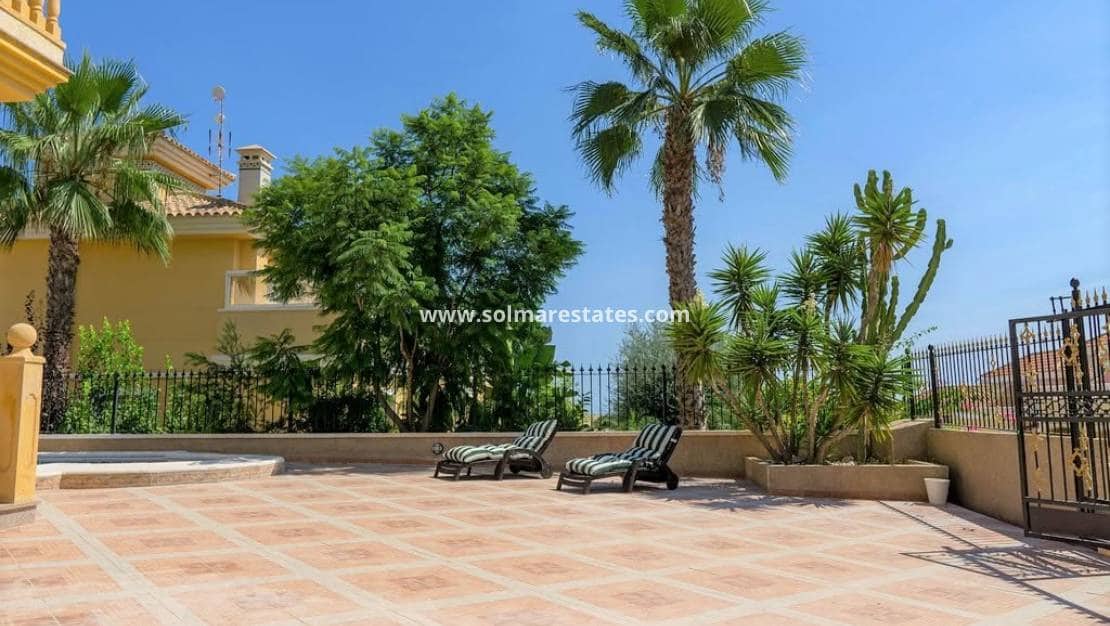 3 chambre Villa/Maison à vendre à Villamartin avec piscine - 390 000 € (Ref: 10165358)