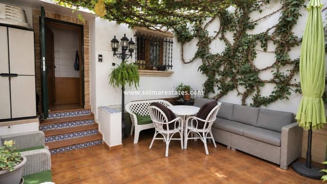 2 soveværelse Byhus til salg i Villamartin, Orihuela med swimmingpool garage - € 234.000 (Ref: 10165359)