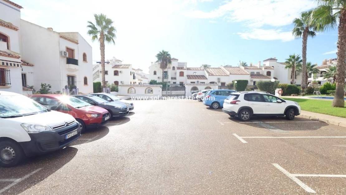 2 soveværelse Byhus til salg i Villamartin med swimmingpool garage - € 234.000 (Ref: 10165359)