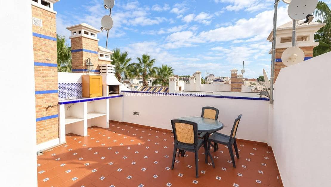 2 soveværelse Byhus til salg i Villamartin med swimmingpool garage - € 234.000 (Ref: 10165359)