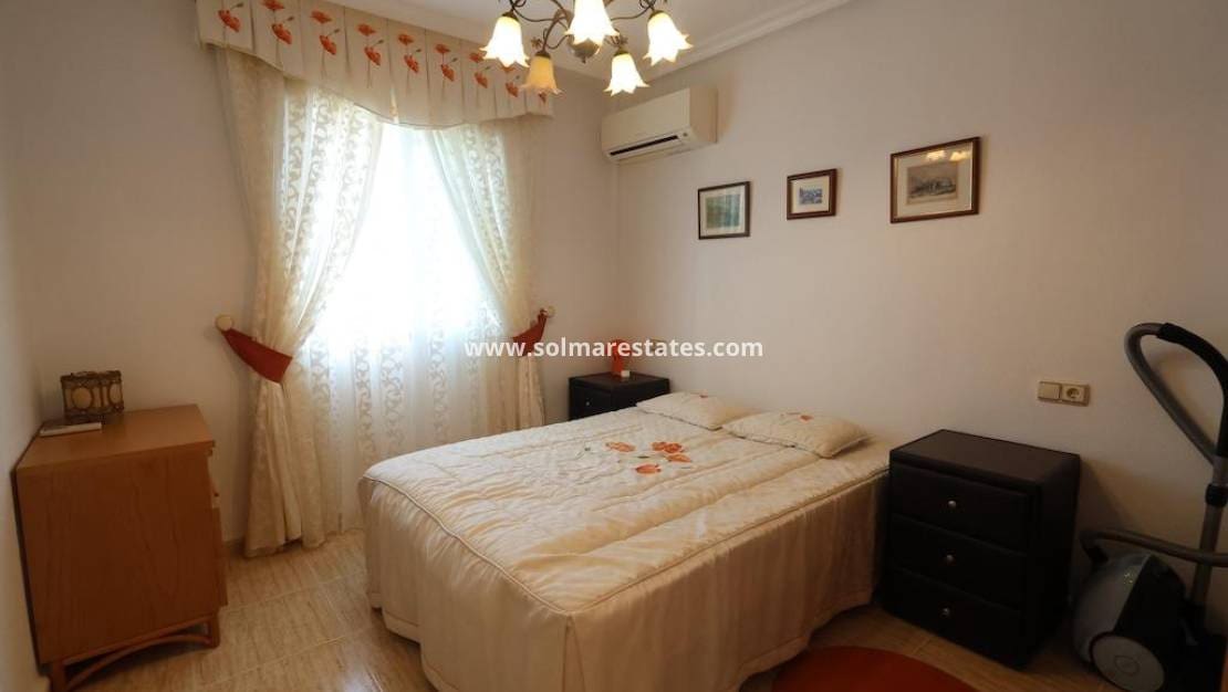 3 Zimmer Villa zu verkaufen in Villamartin mit Pool Garage - 360.000 € (Ref: 10165360)