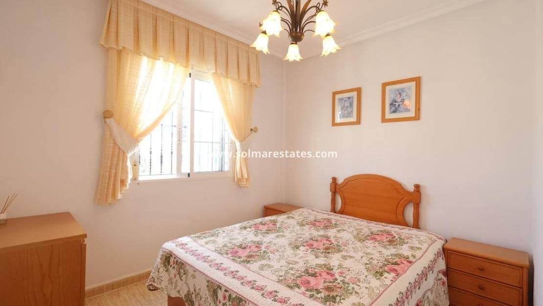 3 Zimmer Villa zu verkaufen in Villamartin mit Pool Garage - 360.000 € (Ref: 10165360)
