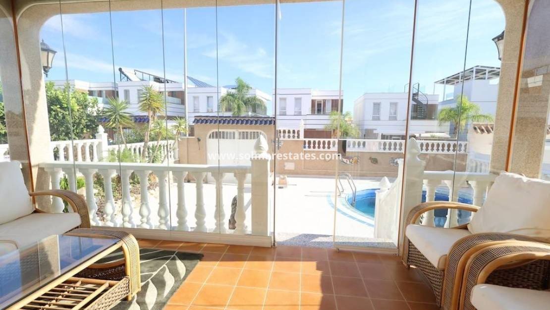 3 Zimmer Villa zu verkaufen in Villamartin mit Pool Garage - 360.000 € (Ref: 10165360)