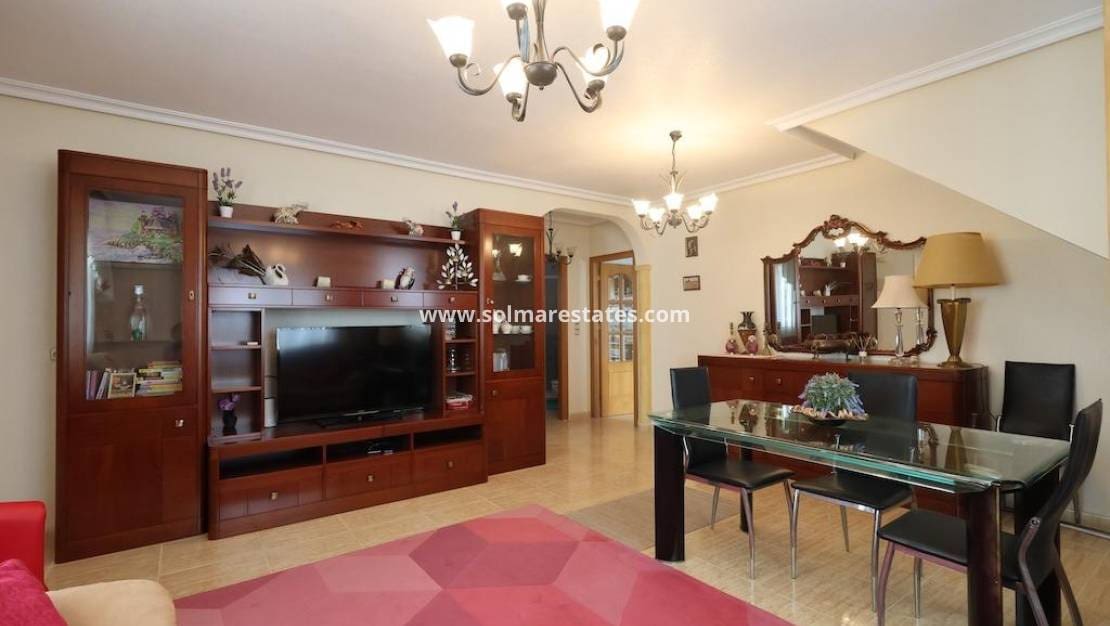 3 Zimmer Villa zu verkaufen in Villamartin mit Pool Garage - 360.000 € (Ref: 10165360)