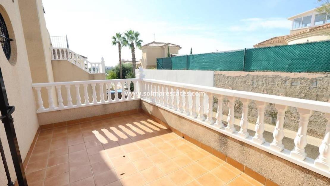 3 Zimmer Villa zu verkaufen in Villamartin mit Pool Garage - 360.000 € (Ref: 10165360)
