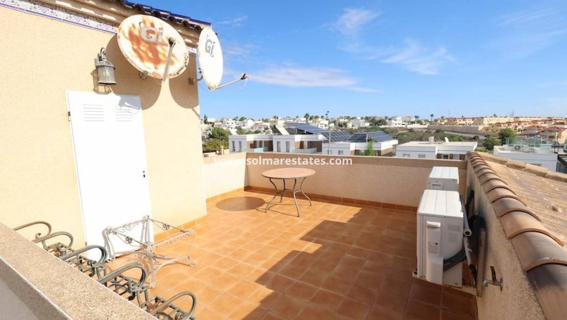 3 Zimmer Villa zu verkaufen in Villamartin mit Pool Garage - 360.000 € (Ref: 10165360)
