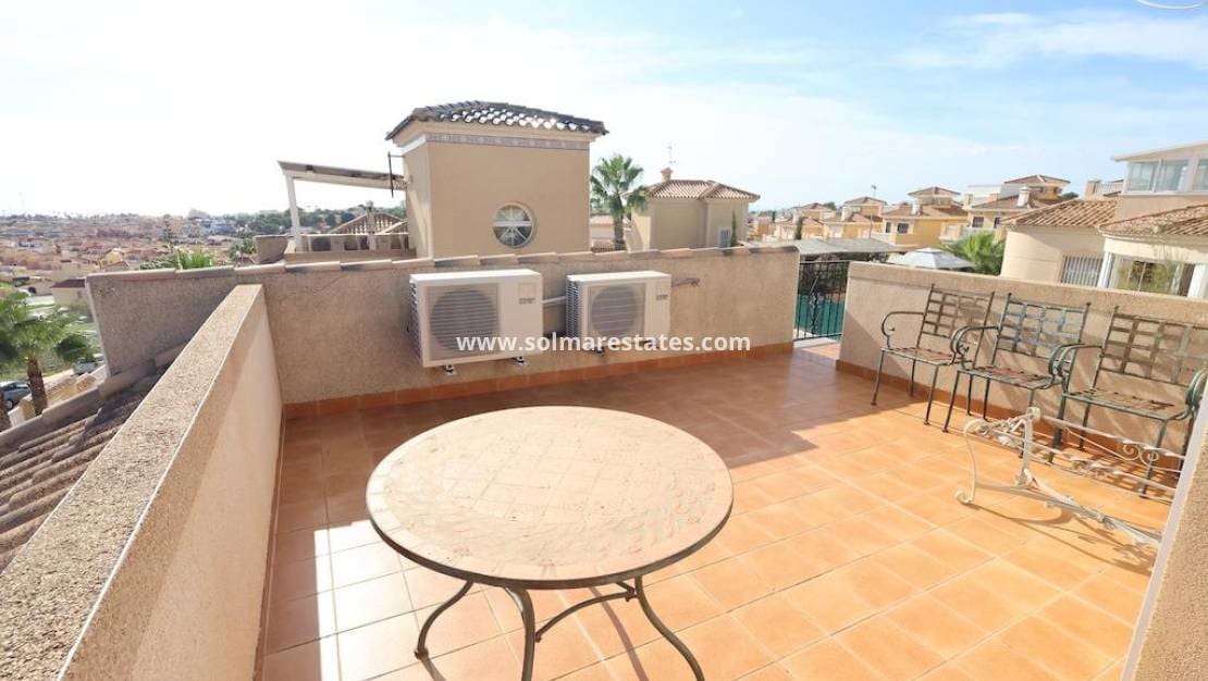 3 Zimmer Villa zu verkaufen in Villamartin mit Pool Garage - 360.000 € (Ref: 10165360)