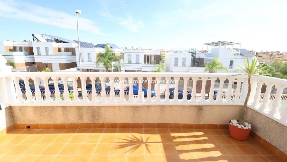 3 Zimmer Villa zu verkaufen in Villamartin mit Pool Garage - 360.000 € (Ref: 10165360)