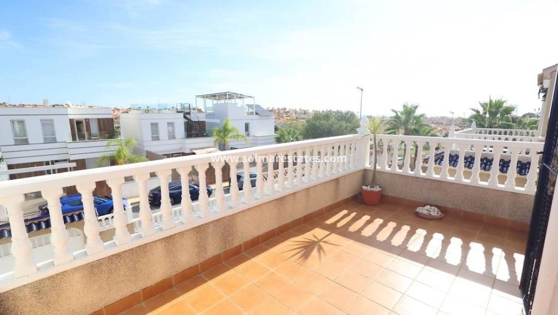 3 Zimmer Villa zu verkaufen in Villamartin mit Pool Garage - 360.000 € (Ref: 10165360)