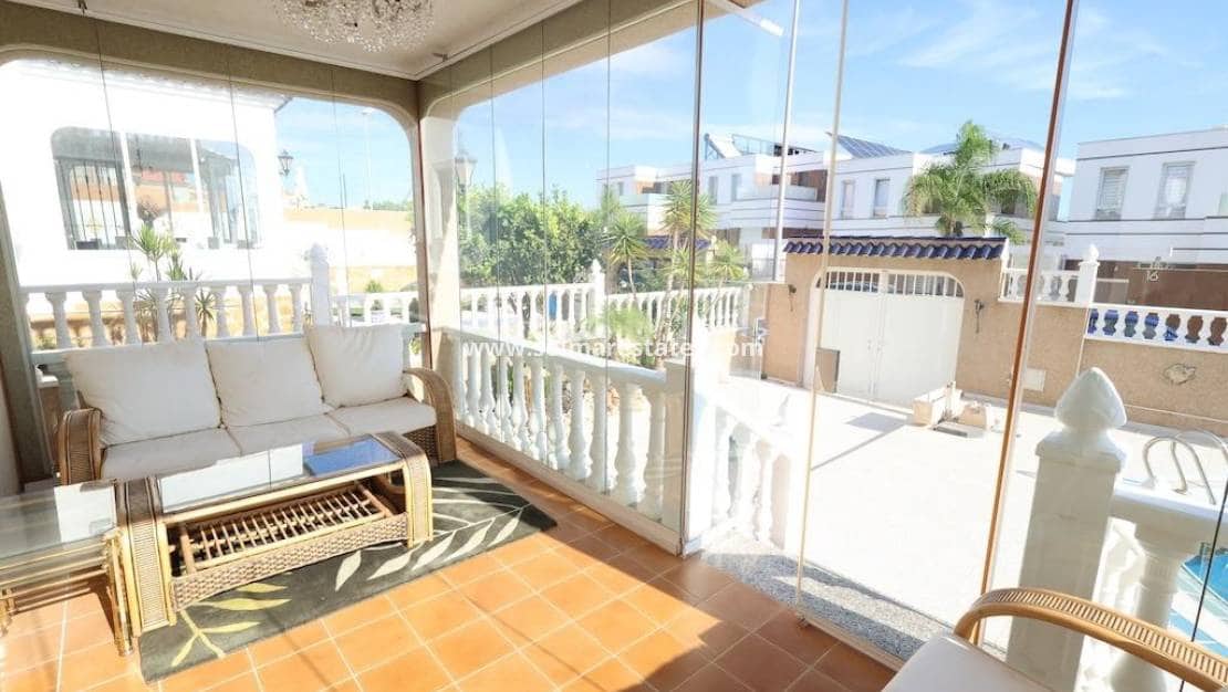 3 Zimmer Villa zu verkaufen in Villamartin mit Pool Garage - 360.000 € (Ref: 10165360)