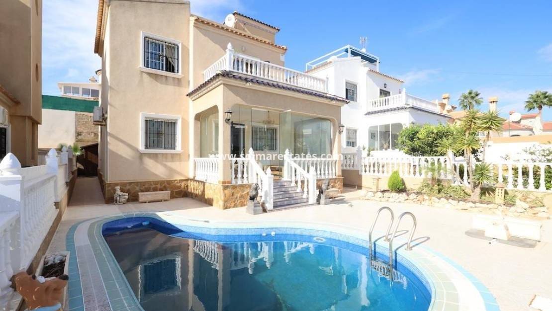 3 Zimmer Villa zu verkaufen in Villamartin mit Pool Garage - 360.000 € (Ref: 10165360)