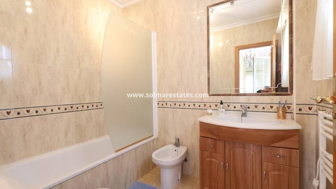 3 Zimmer Villa zu verkaufen in Villamartin mit Pool Garage - 360.000 € (Ref: 10165360)