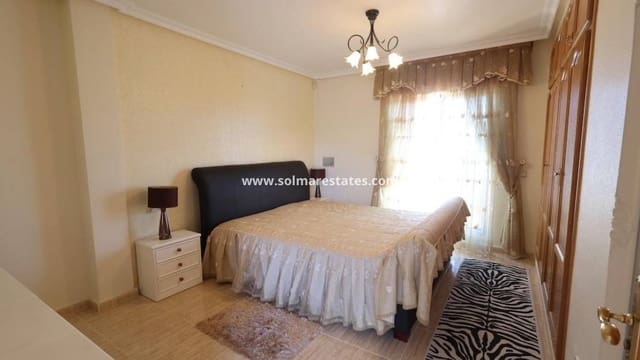 3 Zimmer Villa zu verkaufen in Villamartin, Orihuela mit Pool Garage - 360.000 € (Ref: 10165360)