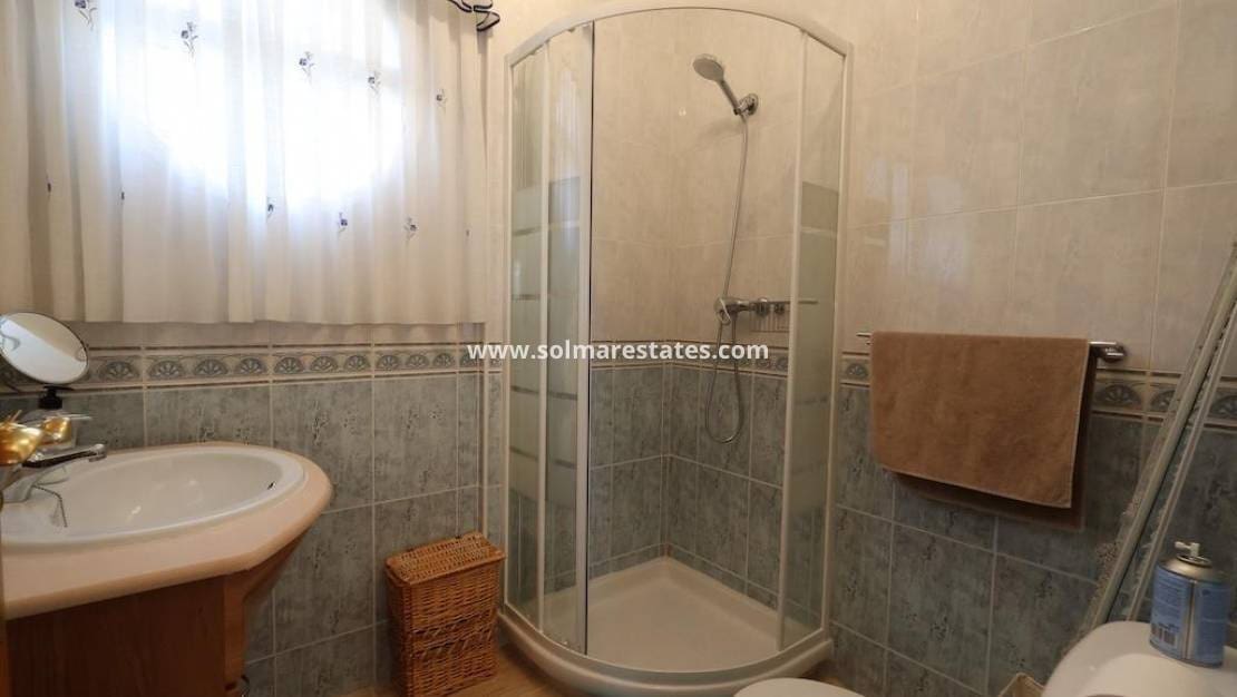 3 Zimmer Villa zu verkaufen in Villamartin mit Pool Garage - 360.000 € (Ref: 10165360)