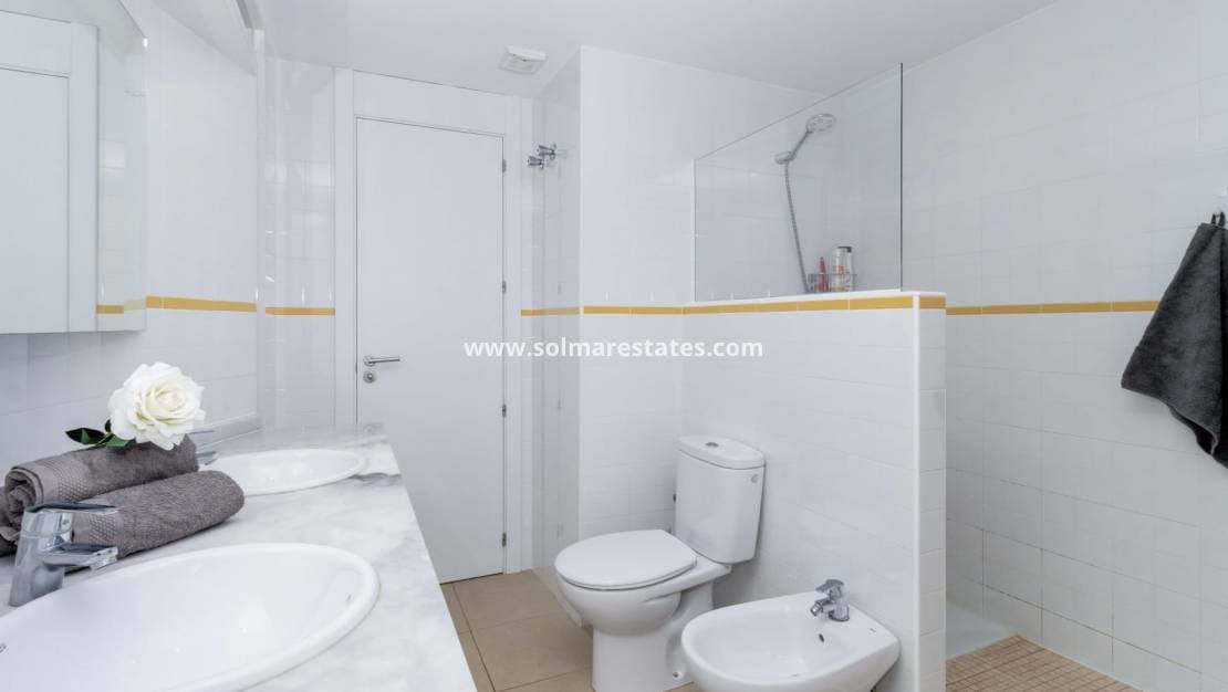 2 sypialnia Apartament na sprzedaż w Playa Flamenca z basenem garażem - 210 000 € (Ref: 10165430)