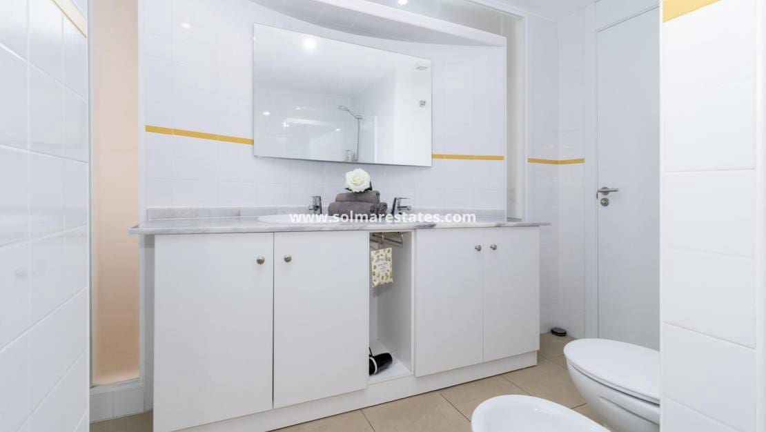 2 sypialnia Apartament na sprzedaż w Playa Flamenca z basenem garażem - 210 000 € (Ref: 10165430)