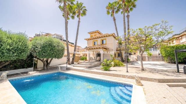 3 soveværelse Villa til salg i Playa Flamenca, Orihuela med swimmingpool - € 529.900 (Ref: 10165431)