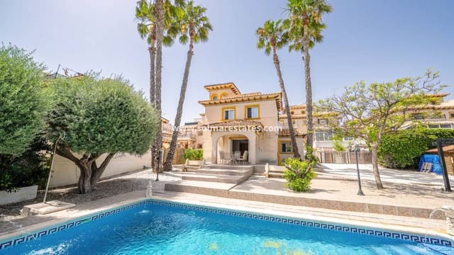 3 soveværelse Villa til salg i Playa Flamenca, Orihuela med swimmingpool - € 529.900 (Ref: 10165431)