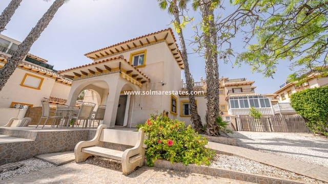 3 soveværelse Villa til salg i Playa Flamenca, Orihuela med swimmingpool - € 529.900 (Ref: 10165431)
