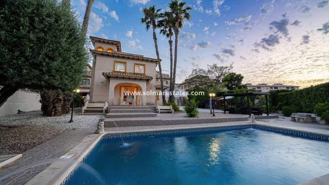 3 bedroom Villa for sale in Playa Flamenca with pool - € 529,900 (Ref: 10165431)