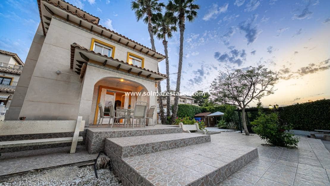 3 bedroom Villa for sale in Playa Flamenca with pool - € 529,900 (Ref: 10165431)