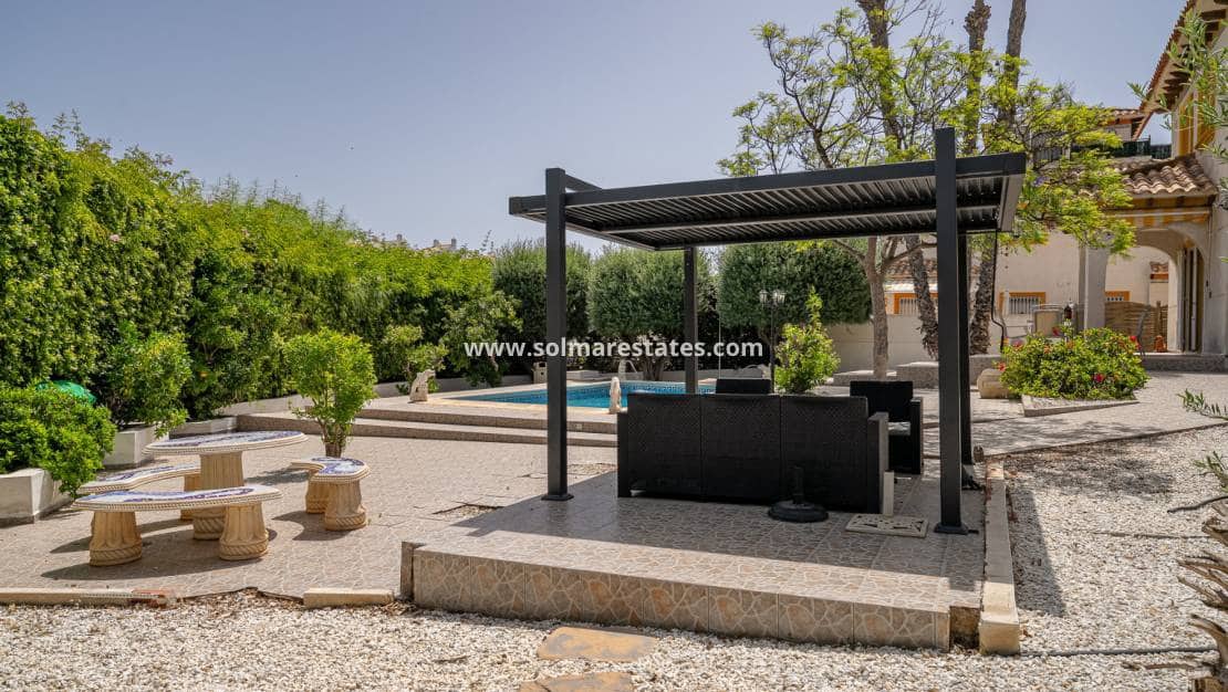 3 bedroom Villa for sale in Playa Flamenca with pool - € 529,900 (Ref: 10165431)