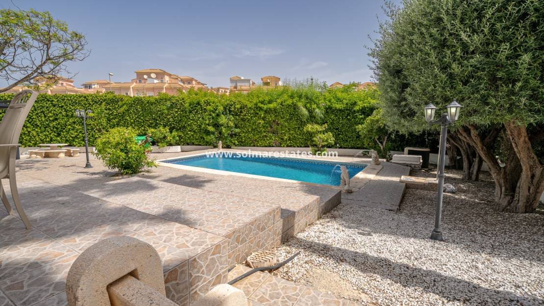 3 bedroom Villa for sale in Playa Flamenca with pool - € 529,900 (Ref: 10165431)