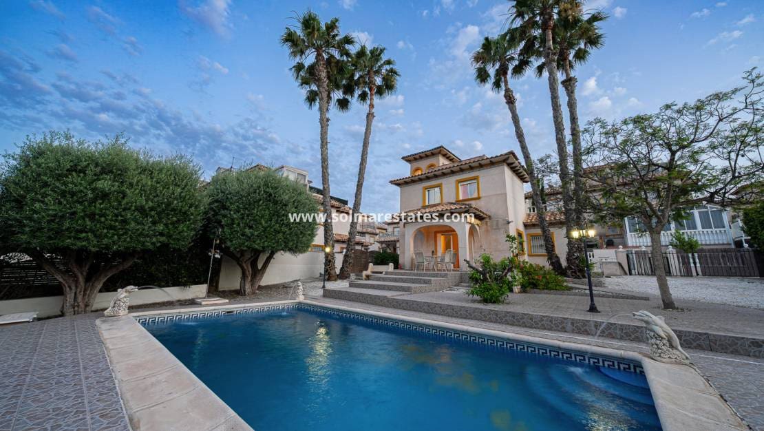 3 bedroom Villa for sale in Playa Flamenca with pool - € 529,900 (Ref: 10165431)