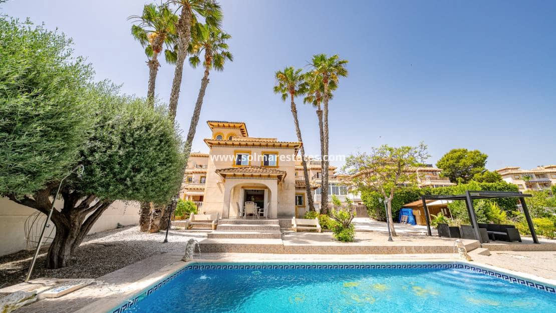 3 bedroom Villa for sale in Playa Flamenca with pool - € 529,900 (Ref: 10165431)