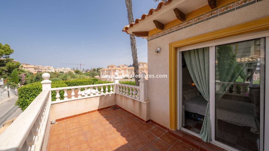 3 bedroom Villa for sale in Playa Flamenca with pool - € 529,900 (Ref: 10165431)