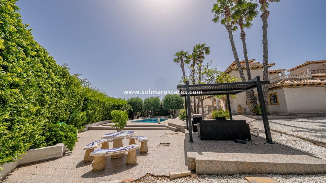 3 bedroom Villa for sale in Playa Flamenca with pool - € 529,900 (Ref: 10165431)