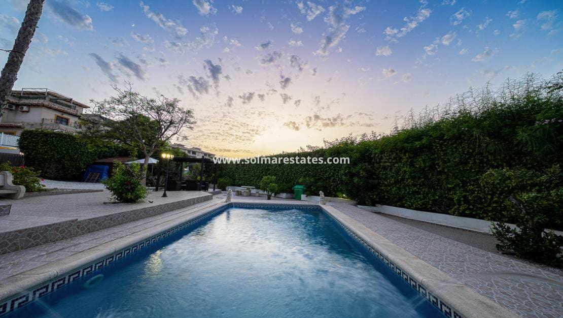 3 bedroom Villa for sale in Playa Flamenca with pool - € 529,900 (Ref: 10165431)
