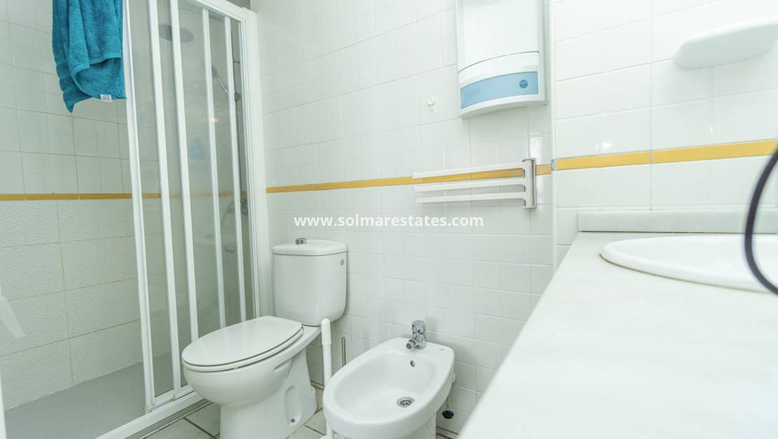 2 soveværelse Lejlighed til salg i Playa Flamenca med swimmingpool garage - € 239.000 (Ref: 10165432)