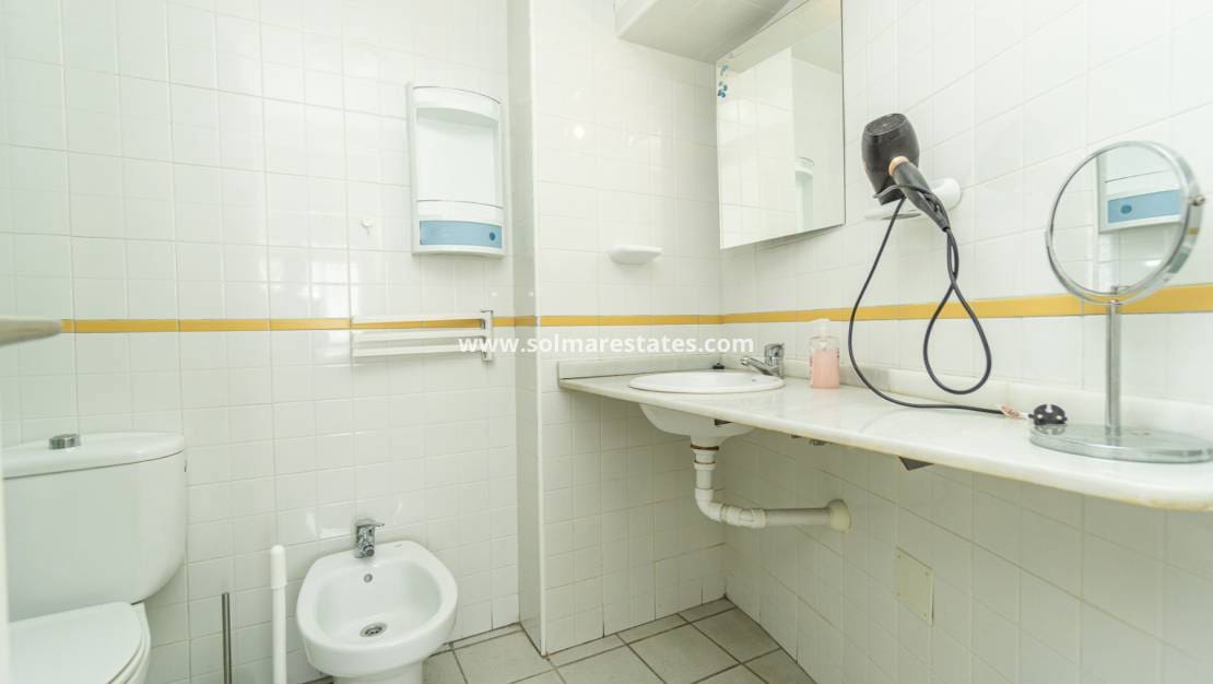 2 soveværelse Lejlighed til salg i Playa Flamenca med swimmingpool garage - € 239.000 (Ref: 10165432)