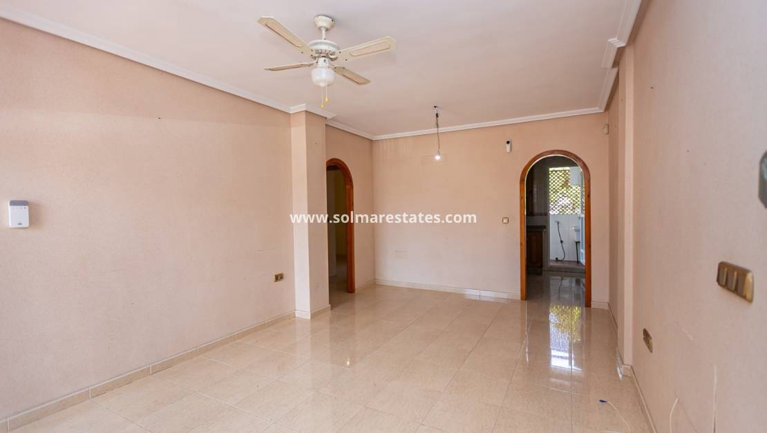 2 soverom Leilighet til salgs i Cabo Roig med svømmebasseng - € 165 000 (Ref: 10165434)