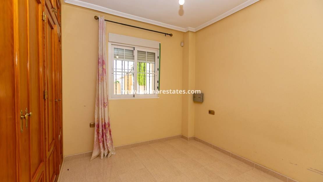 2 soverom Leilighet til salgs i Cabo Roig med svømmebasseng - € 165 000 (Ref: 10165434)