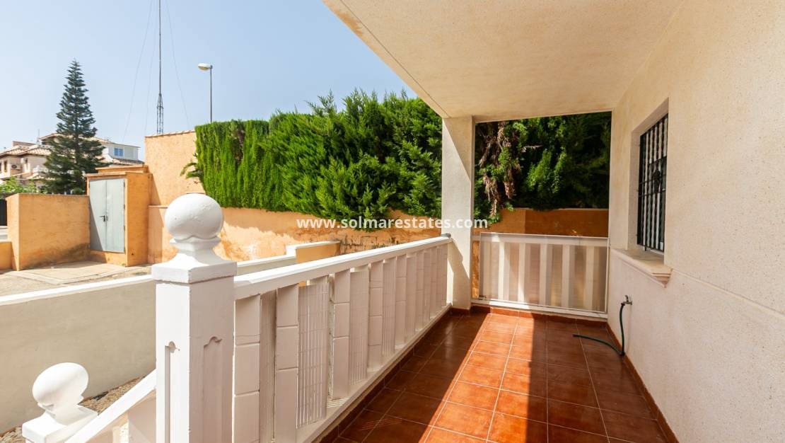 2 soverom Leilighet til salgs i Cabo Roig med svømmebasseng - € 165 000 (Ref: 10165434)