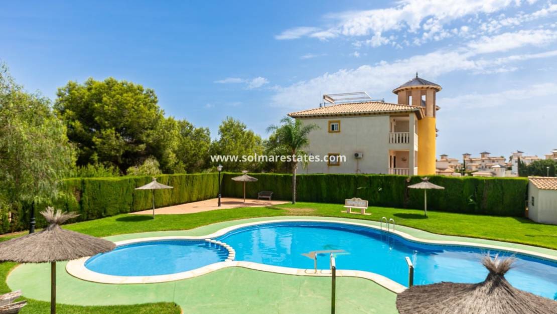 2 soverom Leilighet til salgs i Cabo Roig med svømmebasseng - € 165 000 (Ref: 10165434)
