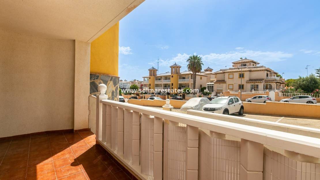 2 soverom Leilighet til salgs i Cabo Roig med svømmebasseng - € 165 000 (Ref: 10165434)